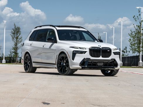 Used 2025 BMW X7 M60i w/ Climate Comfort Package AWD/4WD image 2