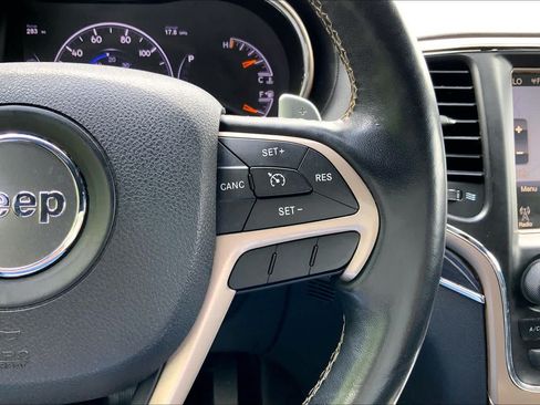 Used 2017 Jeep Grand Cherokee Overland AWD/4WD image 25