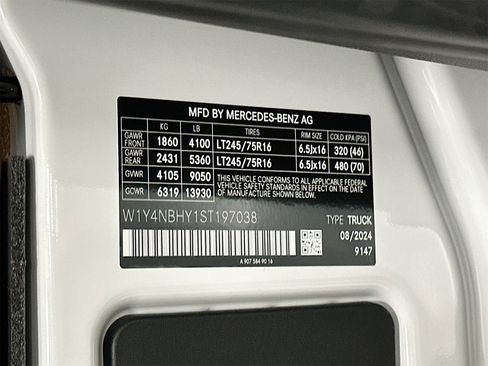 Used 2025 Mercedes-Benz Sprinter 2500 image 28