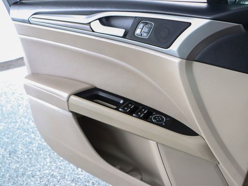 Used 2019 Ford Fusion SEL image 21