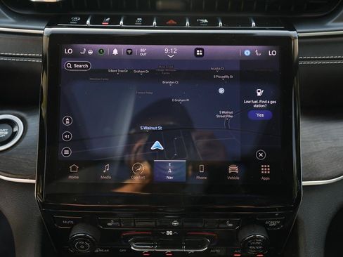 Used 2023 Jeep Grand Cherokee Limited w/ Black Appearance Package AWD/4WD image 19