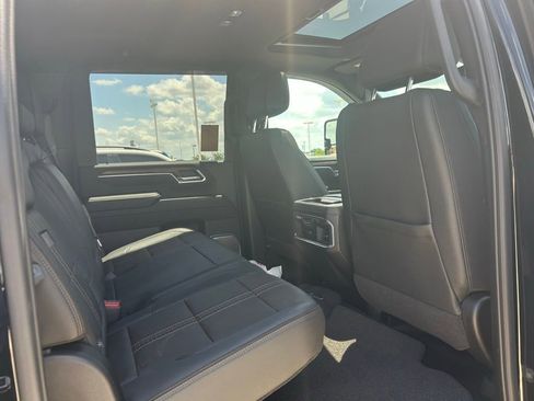 Used 2025 Chevrolet Silverado 2500 High Country w/ High Country Premium Package AWD/4WD image 5