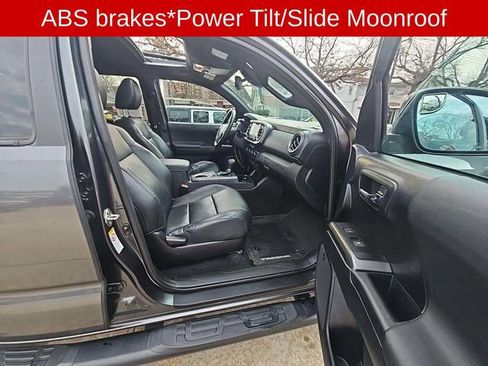 Used 2020 Toyota Tacoma TRD Sport image 8