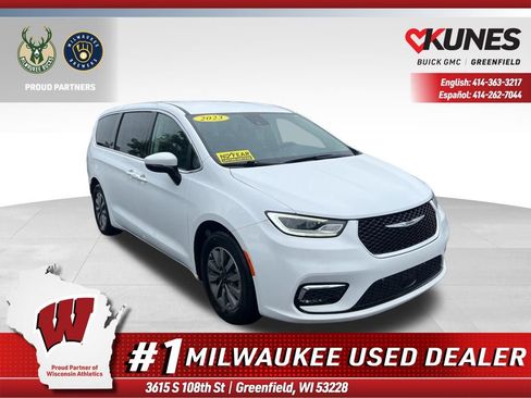 Used 2023 Chrysler Pacifica Touring-L FWD image 1