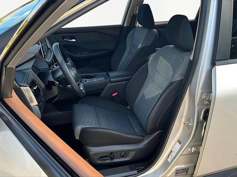 Used 2022 Nissan Rogue SV image 25