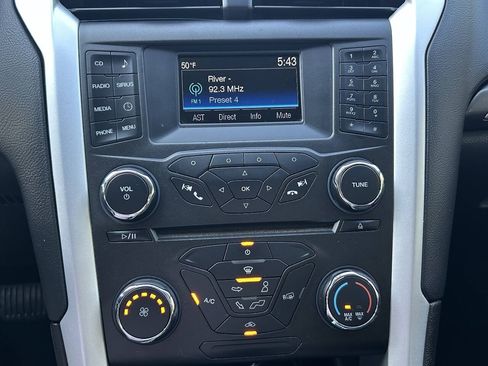 Used 2016 Ford Fusion SE FWD image 17