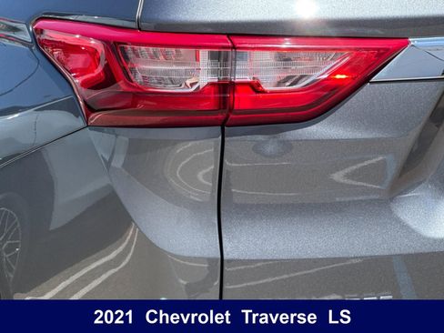 Used 2021 Chevrolet Traverse LS FWD image 36