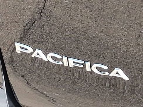 Used 2025 Chrysler Pacifica Select image 30