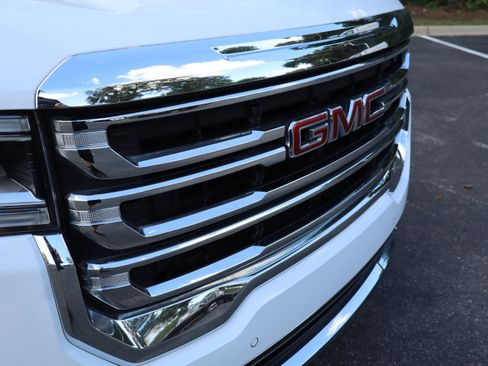 Used 2023 GMC Acadia SLE FWD image 17