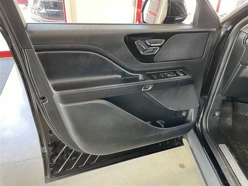 Used 2023 Lincoln Aviator AWD image 11