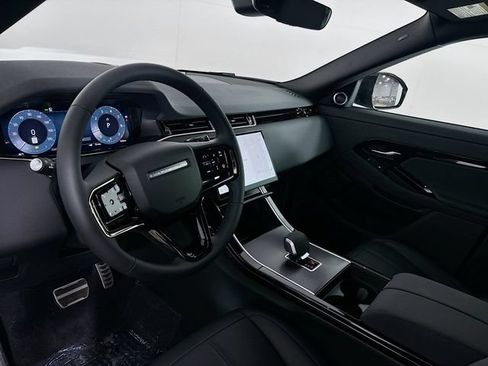 Used 2026 Land Rover Range Rover Evoque Dynamic SE AWD/4WD image 9
