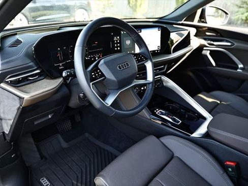 Certified 2025 Audi Q5 Premium Plus w/ Premium Plus AWD/4WD image 18