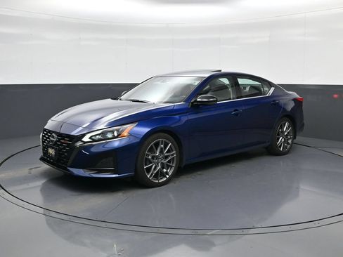Certified 2024 Nissan Altima 2.0 SR FWD image 4