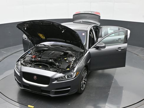 Used 2017 Jaguar XE Premium AWD/4WD image 46