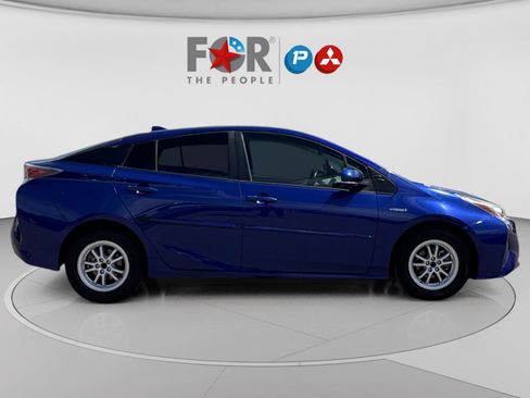 Used 2017 Toyota Prius Two w/ Carpet Mat Package FWD image 6