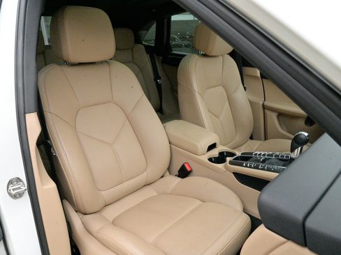 Used 2020 Porsche Macan image 54