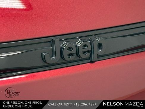 Used 2023 Jeep Grand Cherokee Altitude AWD/4WD image 17