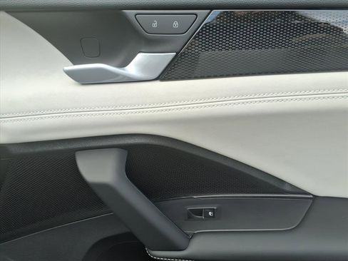 New 2025 Volkswagen Tiguan SE image 5