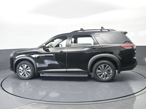 Used 2024 Nissan Pathfinder SV FWD image 3