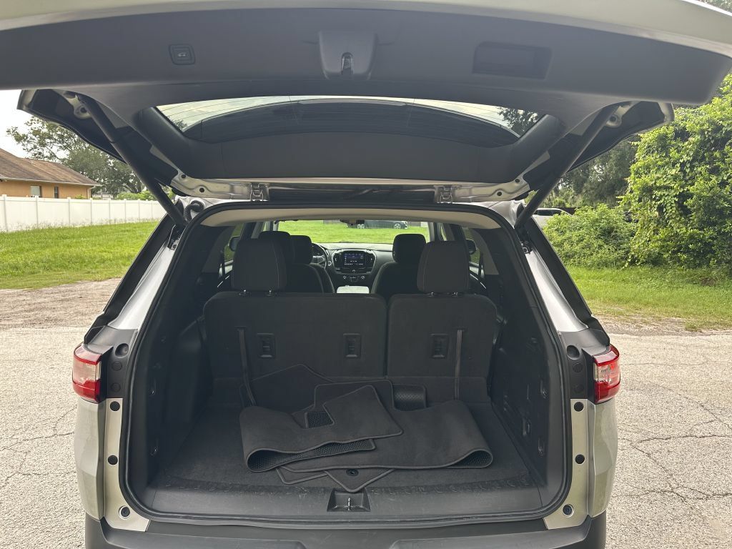 Used 2020 Chevrolet Traverse LT FWD image 16