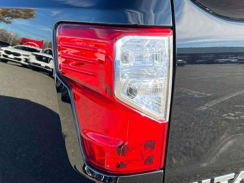 Used 2024 Nissan Titan SV w/ SV Convenience Package image 11