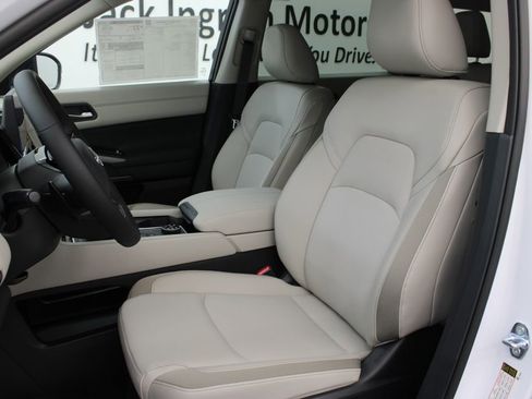 New 2026 Nissan Pathfinder SL AWD/4WD image 13