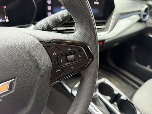Used 2025 Chevrolet Trax LT FWD image 20