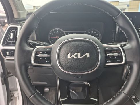 Used 2023 Kia Sorento S image 19
