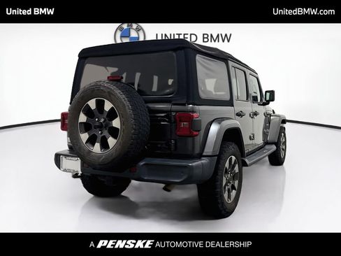 Used 2018 Jeep Wrangler Unlimited Sahara AWD/4WD image 5