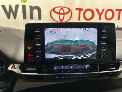 Used 2024 Toyota Sienna LE image 32