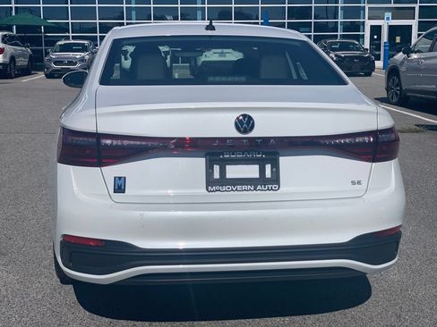 Used 2025 Volkswagen Jetta SE FWD image 5