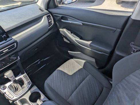 Used 2023 Kia Seltos LX image 15