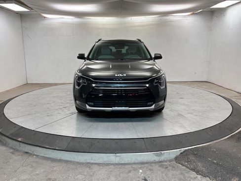 Used 2023 Kia Niro EX Touring image 8