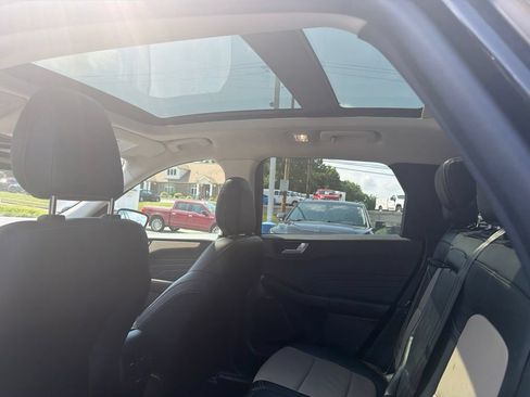 Used 2022 Ford Escape Titanium w/ Titanium Elite Package AWD/4WD image 11