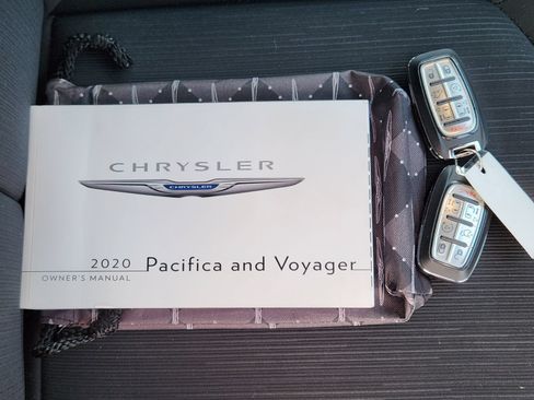 Used 2020 Chrysler Pacifica Touring w/ S Appearance Package FWD image 41