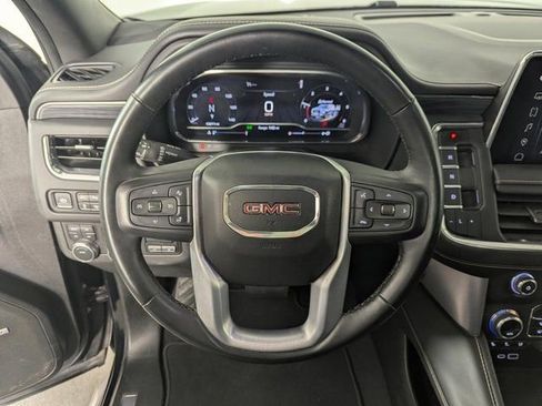 Used 2023 GMC Yukon SLT w/ SLT Premium Package image 17