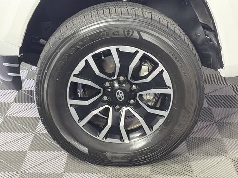 Used 2023 Toyota Tacoma TRD Sport w/ Advanced Technology Package AWD/4WD image 9