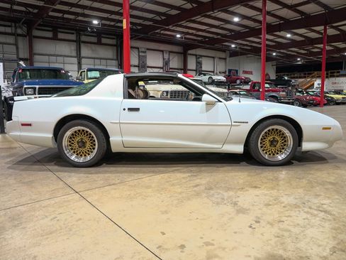 Used 1992 Pontiac Firebird Formula RWD image 10