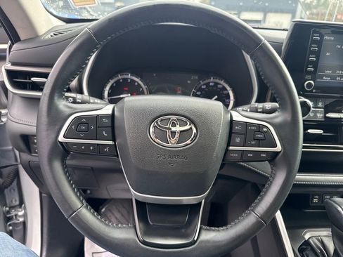 Used 2022 Toyota Highlander XLE image 14