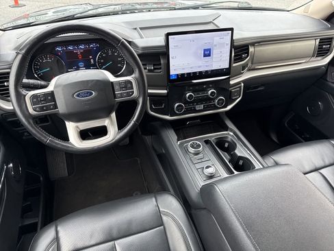 Used 2024 Ford Expedition XLT image 16