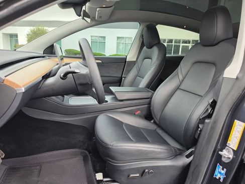 Used 2024 Tesla Model Y Long Range AWD/4WD image 28