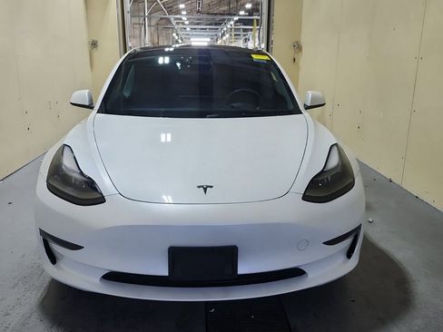 Used 2023 Tesla Model 3 Standard Range image 2