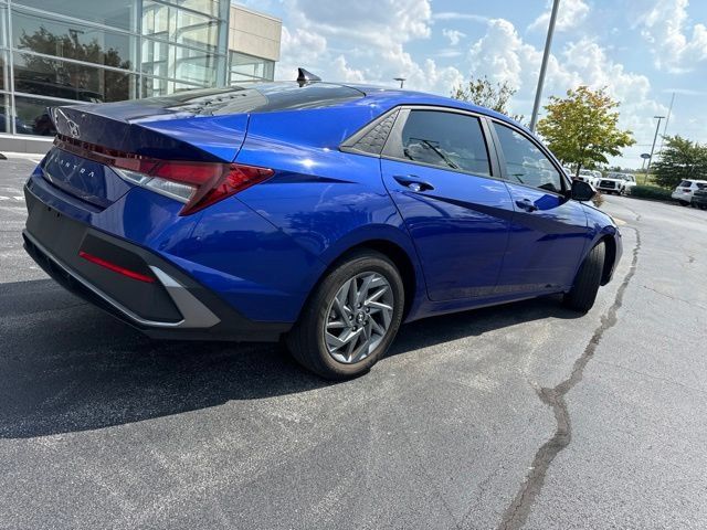 Used 2024 Hyundai Elantra SEL FWD image 5