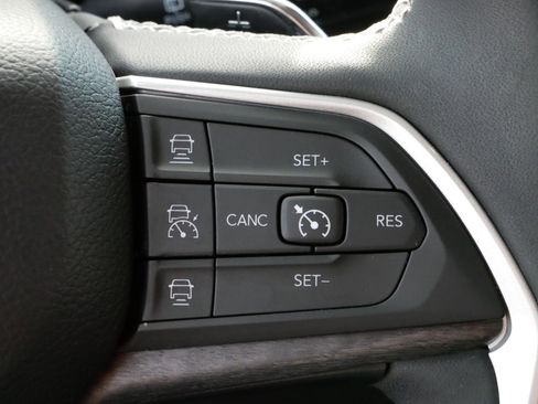 Used 2022 Jeep Grand Cherokee Limited 4xe image 25