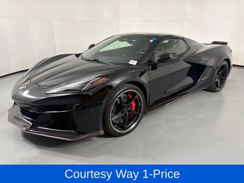 Used 2025 Chevrolet Corvette E-Ray w/ Stealth Interior Trim Package AWD/4WD image 5