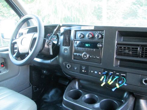 Used 2014 Chevrolet Express 2500 image 12