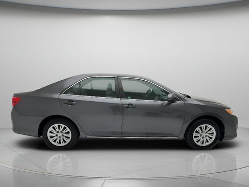Used 2012 Toyota Camry LE FWD image 6