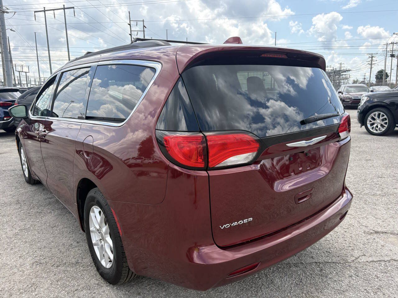 Used 2020 Chrysler Voyager Lxi FWD image 9