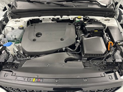 Used 2025 Volvo XC40 B5 Plus w/ Climate Package image 17