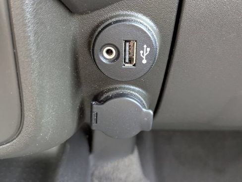 Used 2018 Nissan Frontier PRO-4X AWD/4WD image 21